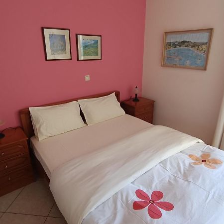 Thalia Apartment In Kalamata, 15' Walk From The City Center And The Beach Esterno foto
