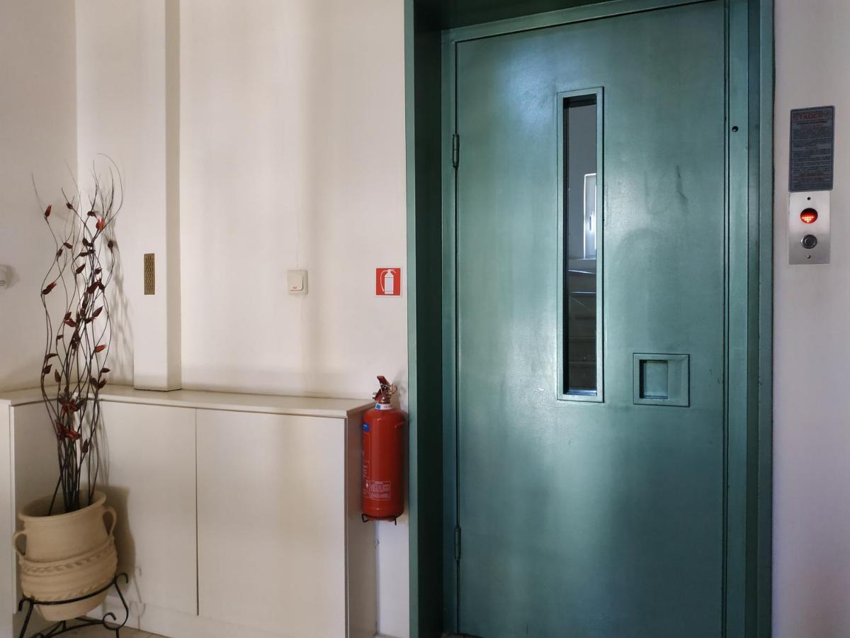 Thalia Apartment In Kalamata, 15' Walk From The City Center And The Beach Esterno foto