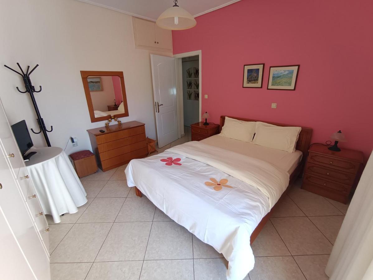 Thalia Apartment In Kalamata, 15' Walk From The City Center And The Beach Esterno foto
