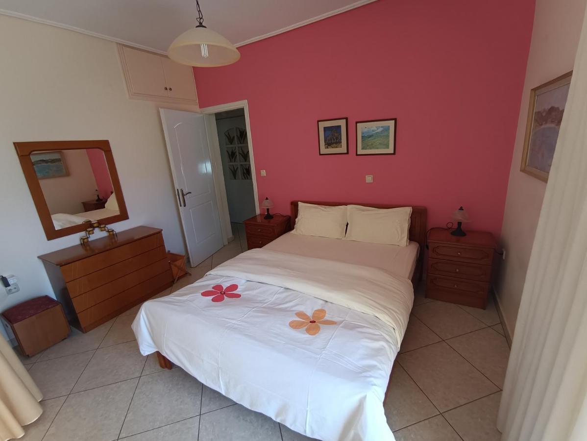 Thalia Apartment In Kalamata, 15' Walk From The City Center And The Beach Esterno foto